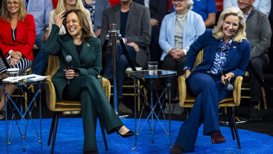 De la "alegría" al "miedo" a Trump: la sombra de la derrota de Hillary Clinton se asoma mientras Kamala Harris hace guiños a la derecha