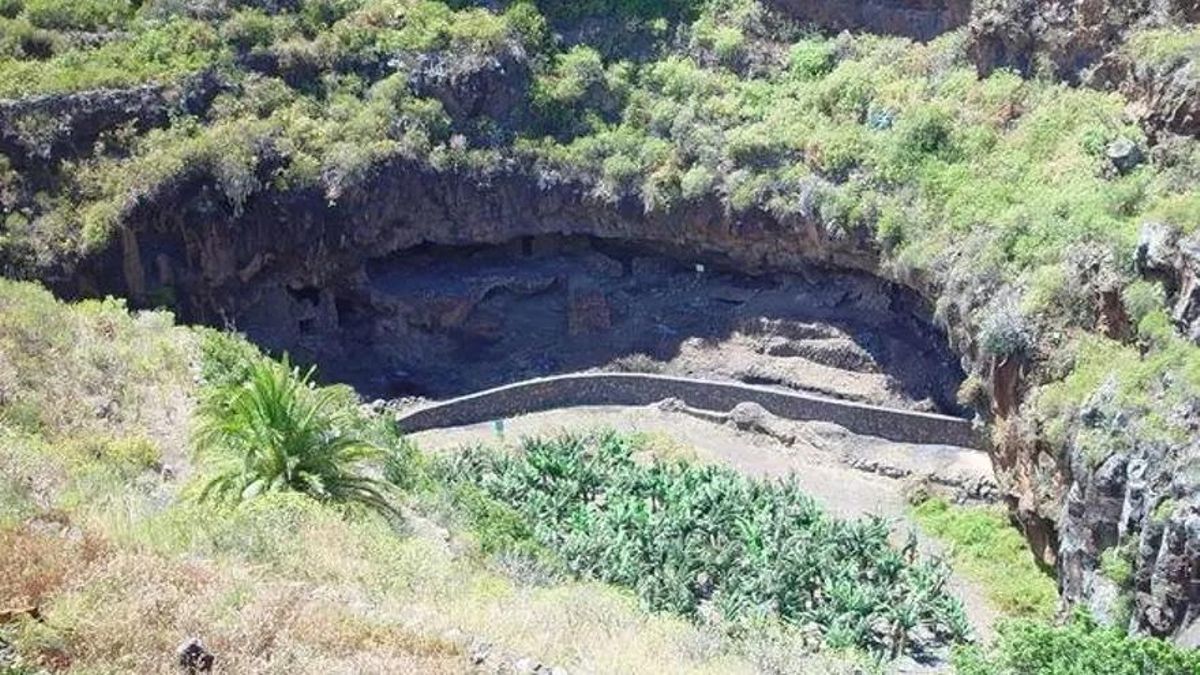Un convenio asegura la continuación de la investigación arqueológica en la Cueva de El Tendal de San Andrés y Sauces