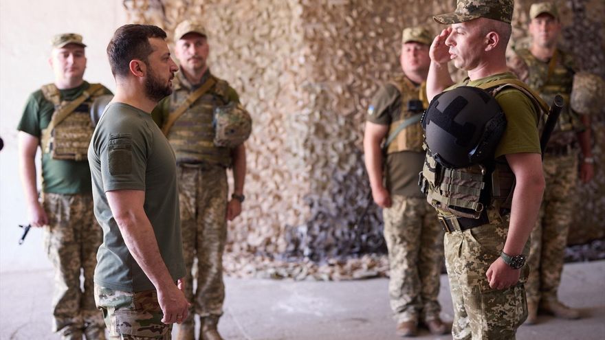 Volodímir Zelenski visita militares en Dnipropetrovsk