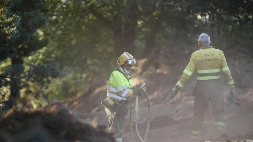 UGT reprocha a la Junta de Castilla y León que no refuerce a los bomberos forestales porque la UME "ya soluciona los problemas"