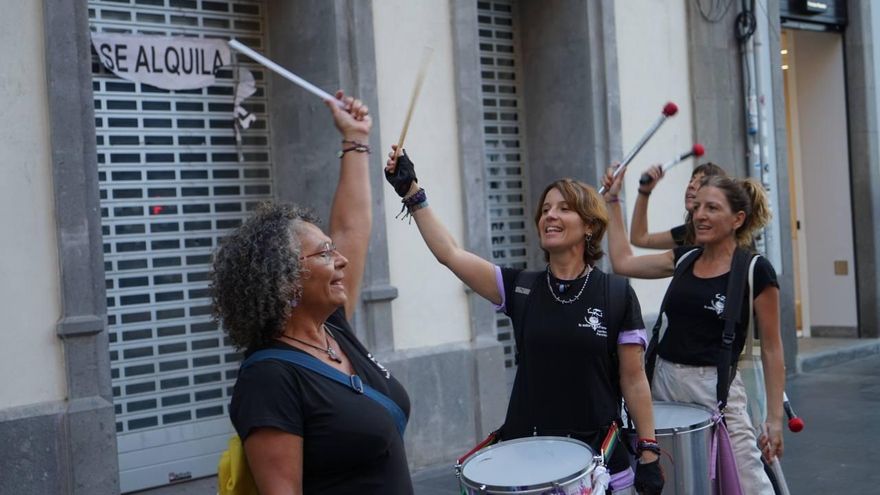 Concentración convocada por la Red Feminista de Gran Canaria para condenar los feminicidios.  Foto: Jonay Aponte Gadea.