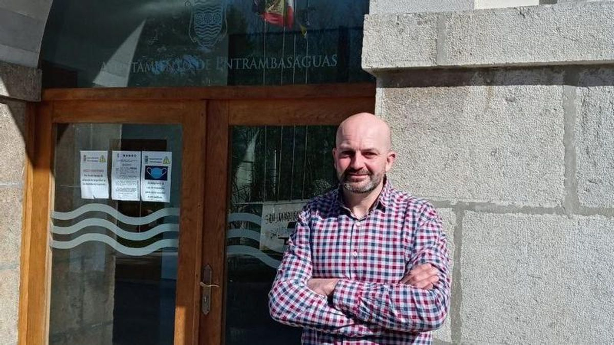 IU registra más de 2.000 firmas para la implantación de un transporte público en Entrambasaguas