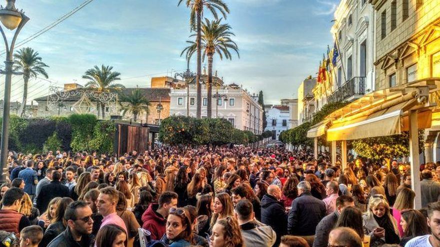 Tarde de Nochebuena 2019 en la Plaza de España de Mérida