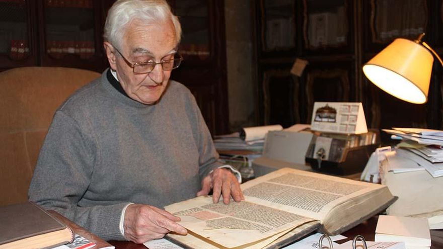 Muere Manuel Nieto Cumplido, el archivero de la Mezquita Catedral