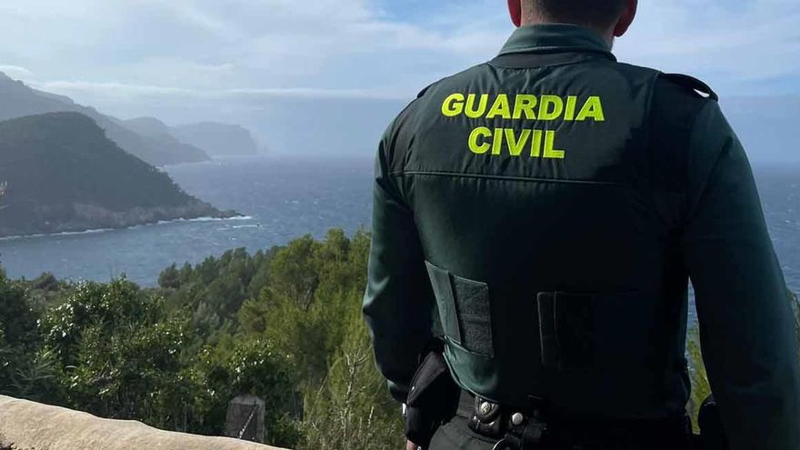 Archivo - Un agente de la Guardia Civil.