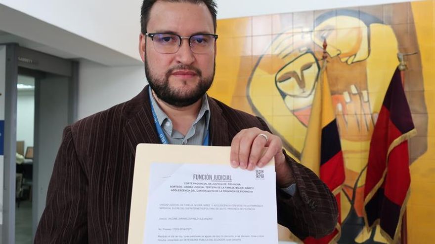 La Defensoría de Ecuador alerta de un nuevo requisito migratorio contra los venezolanos