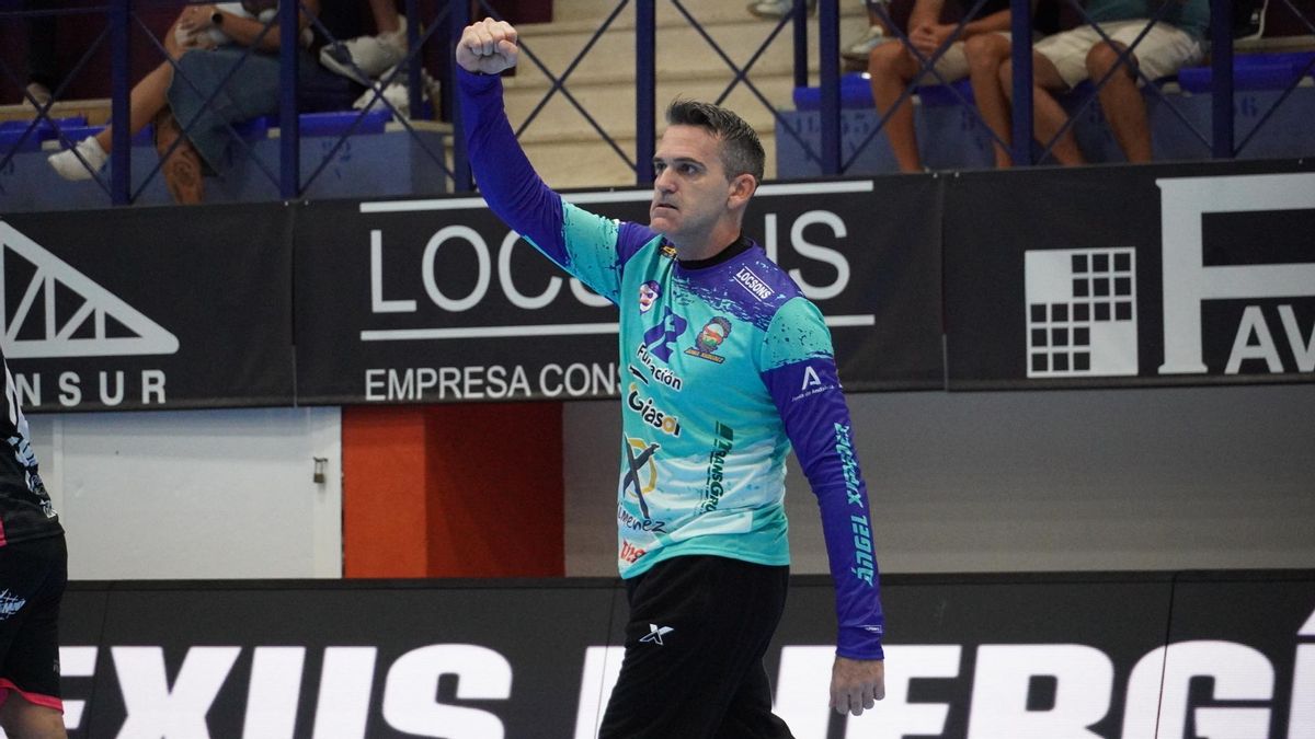 Álvaro de Hita durante un partido con el Cajasol Ángel Ximénez