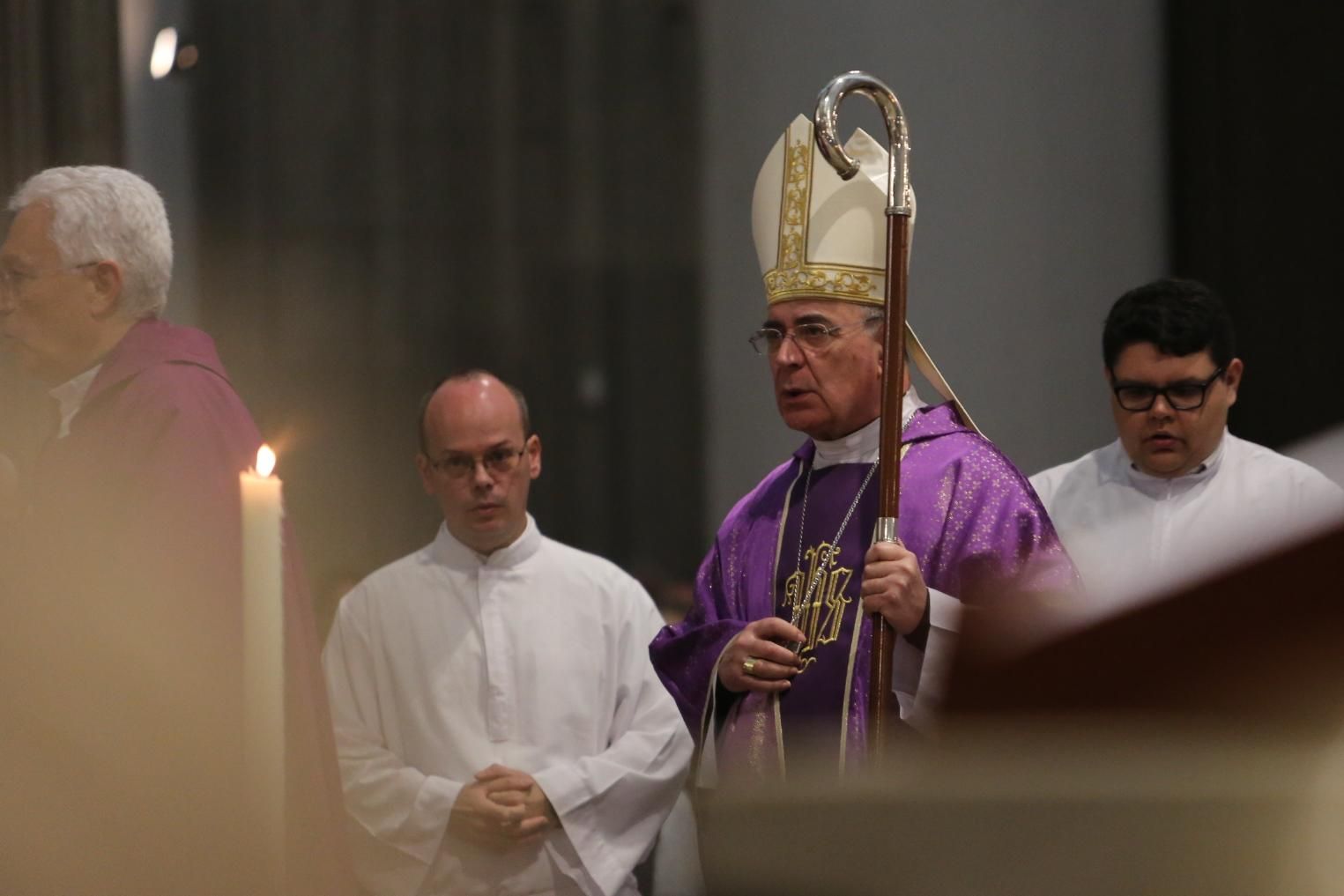 El obispo Francisco Cases durante la misa