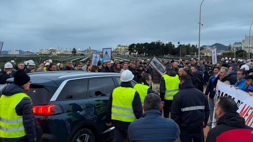 Los trabajadores de Sabic en Cartagena harán paros: "Quieren ganar dinero y que después un fondo buitre nos cierre"