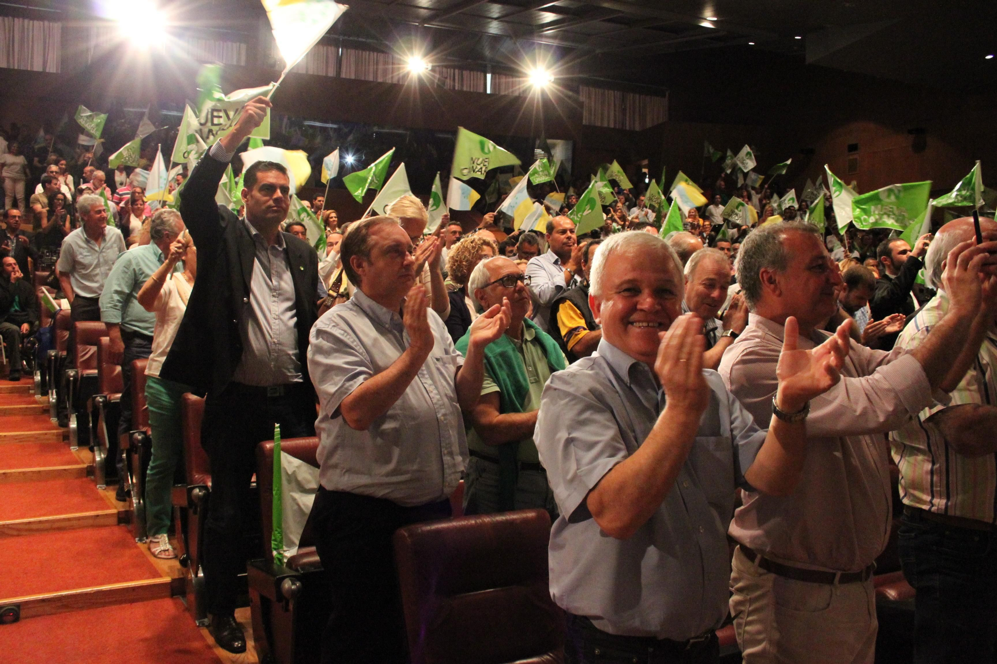 Público asistente al acto central de campaña de Nueva Canarias.