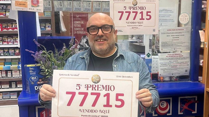 Juan Carlos ha repartido en su administración de Brihuega uno de los quintos premios