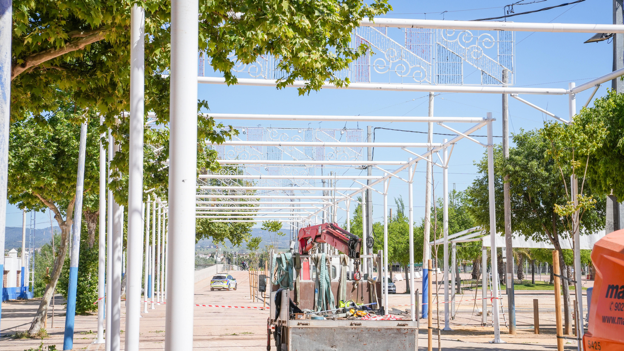 Montaje de toldos de la feria de Córdoba