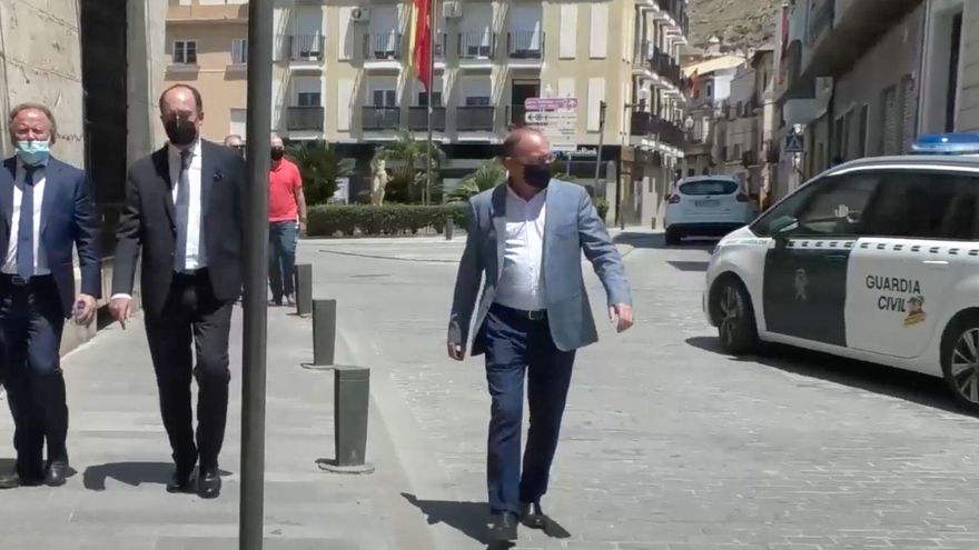 La jueza que investiga al alcalde popular de Orihuela pide a Antifraude un informe pericial sobre los seis años que cobró de Sanidad sin trabajar