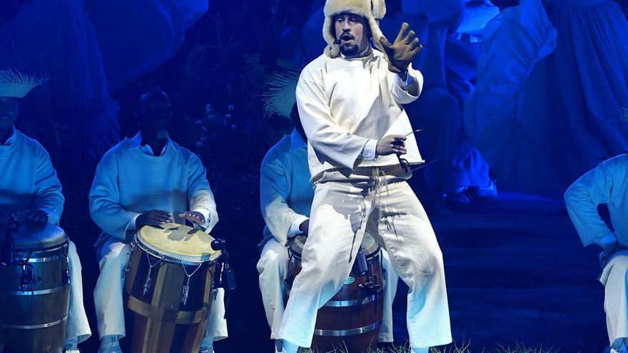 Bad Bunny inicia residencia con oda a sus raíces puertorriqueñas y crítica al colonialismo