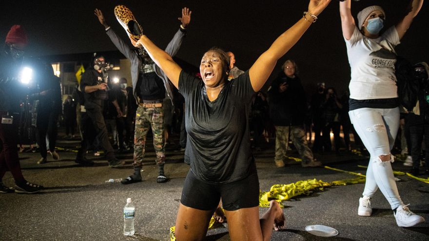 "Si no despiden a esa agente, esto irá a más": enfado en Minneapolis por la muerte de un afroamericano a manos de la policía