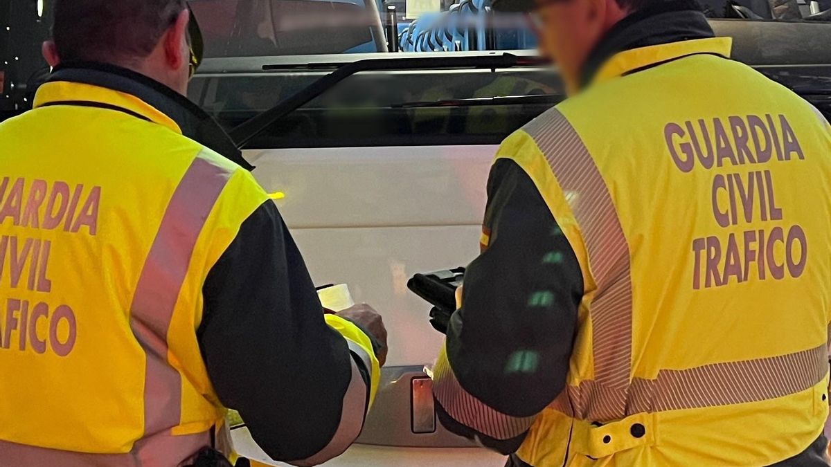 Va a examinarse a Plasencia para recuperar el carné conduciendo su propio coche (sin seguro ni ITV)