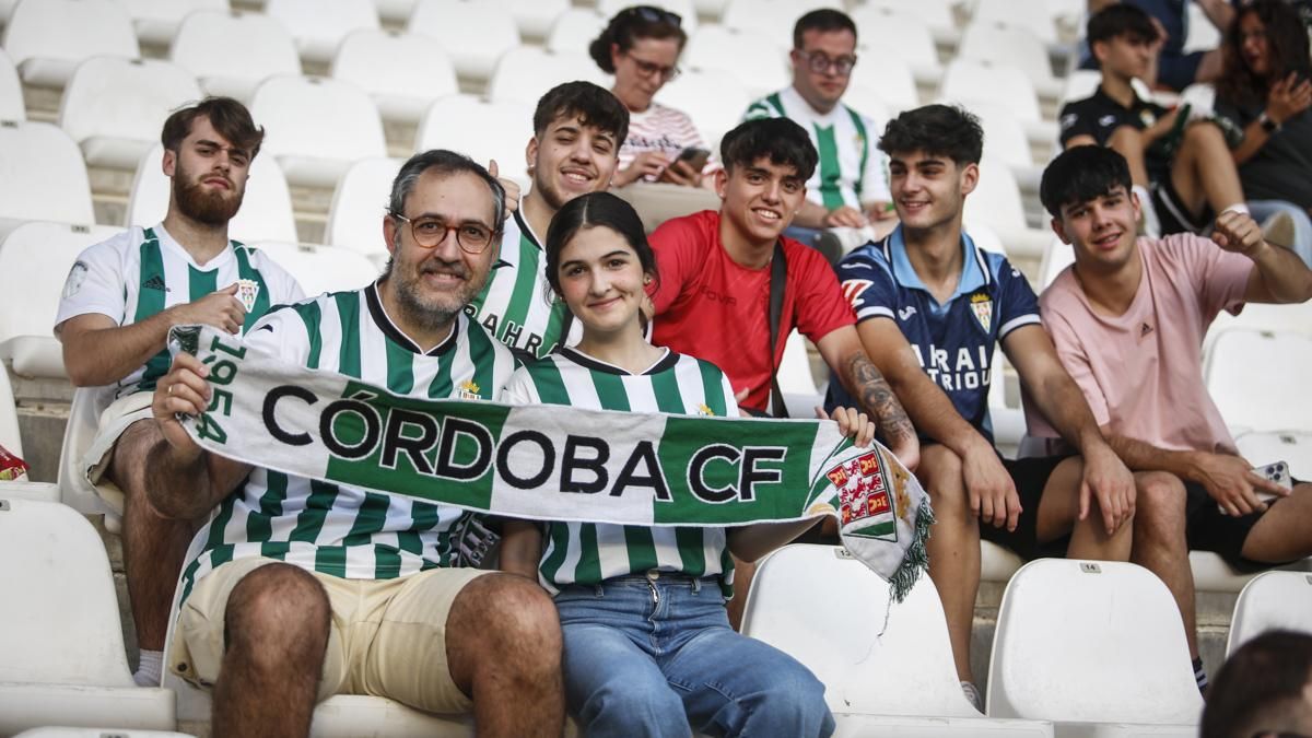 Grada Blanquiverde del Córdoba CF - SD Huesca