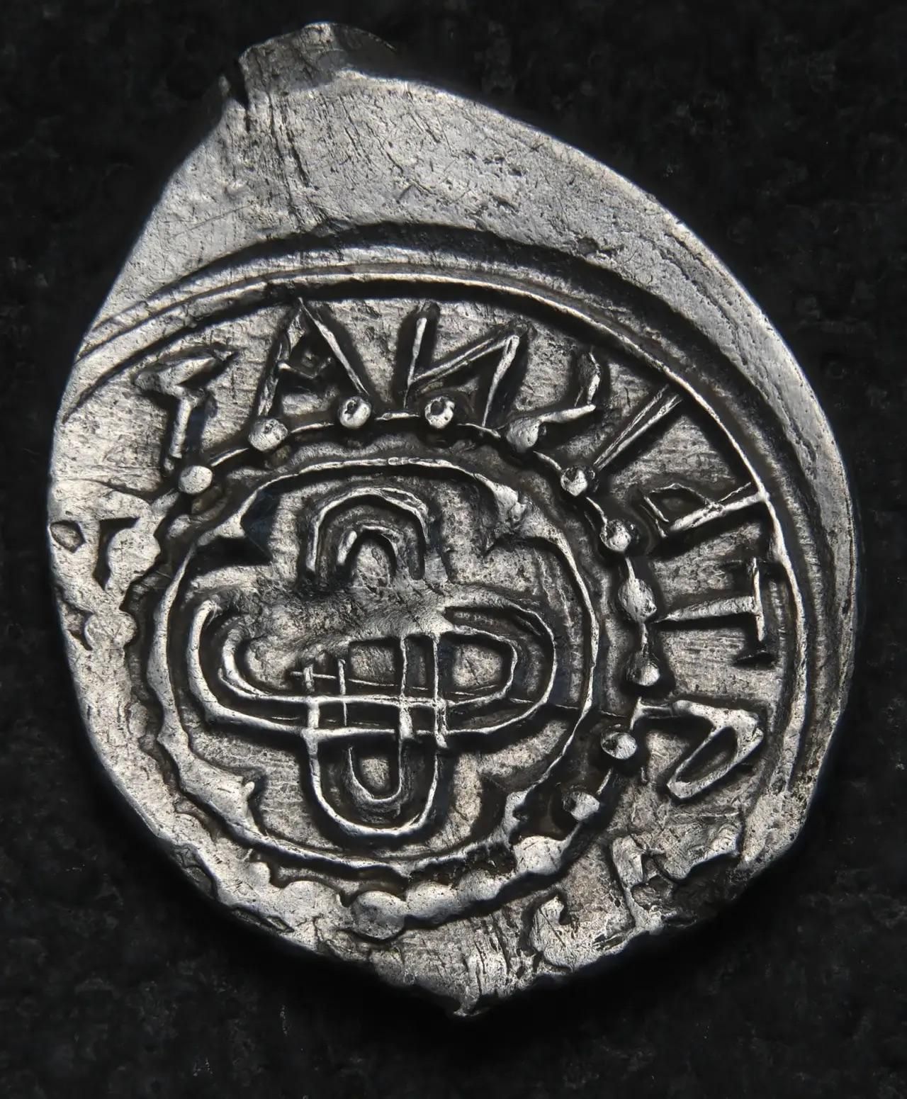 Moneda de Kolomna del primer cuarto del siglo XV.