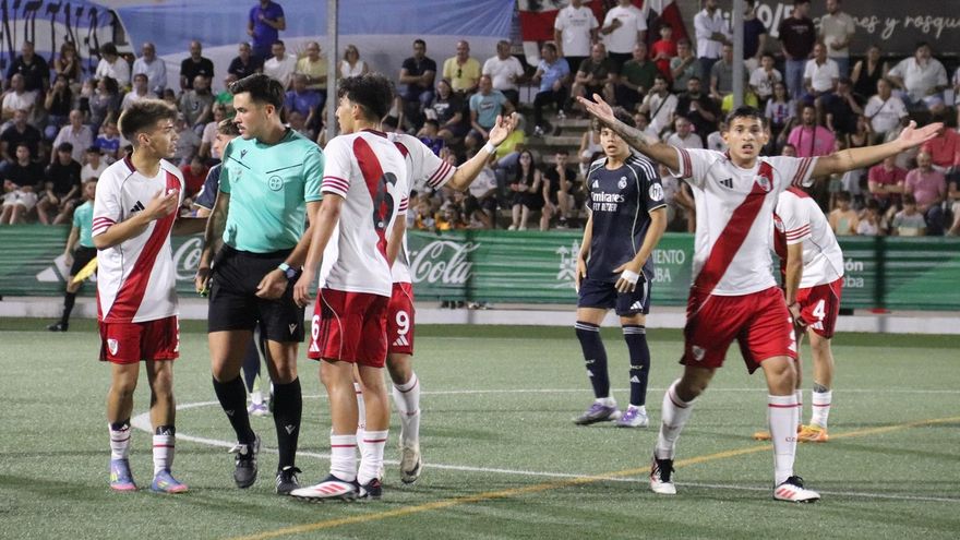 Bochornoso final en el Real Madrid - River Plate juvenil: tres rojas y una tangana como cierre