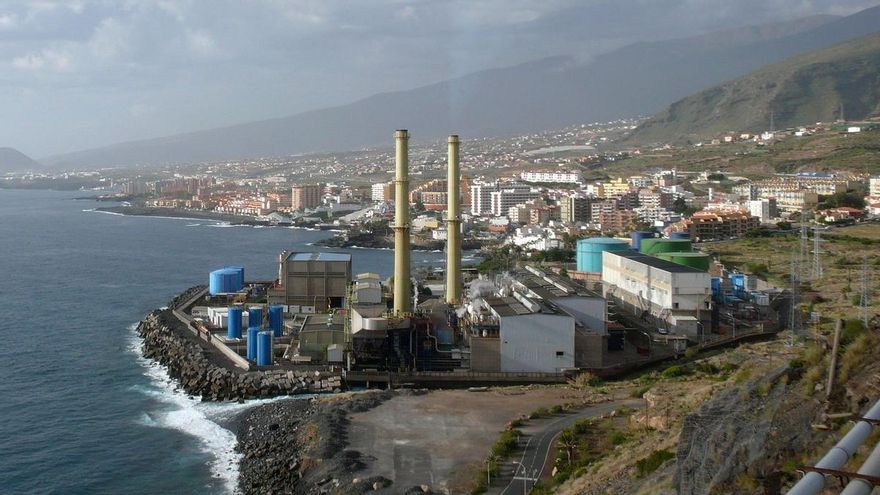 La mitad de los grupos de las centrales térmicas para generar electricidad en Canarias supera su vida útil