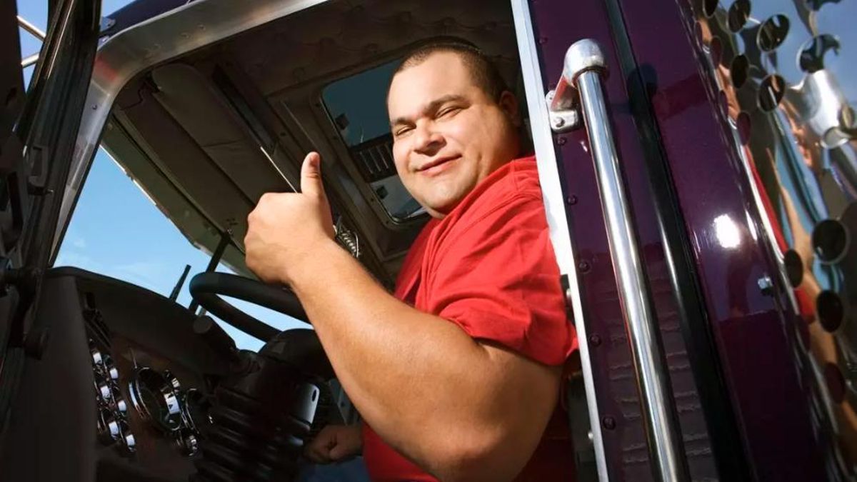 La tarea del camionero implica largas jornadas, extensos recorridos y condiciones laborales que muchas veces se desarrollan lejos del hogar.