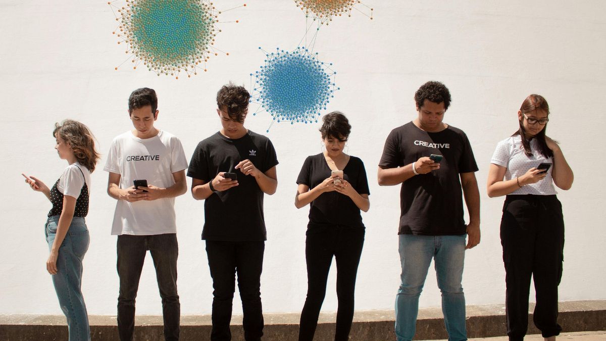 Investigadores de Zaragoza desarrollan un modelo que vincula la viralidad en redes sociales con polarización ideológica