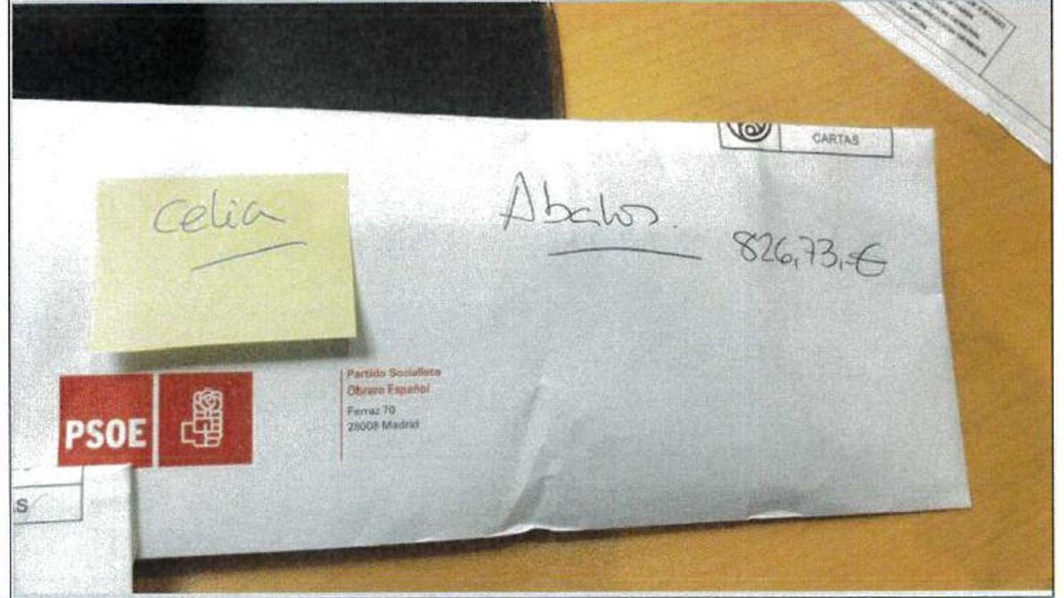 Foto del sobre con pagos de gastos a Ábalos