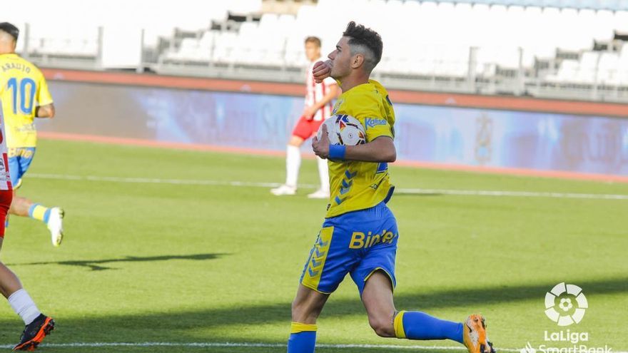 La UD Las Palmas alarga su crisis en Almería