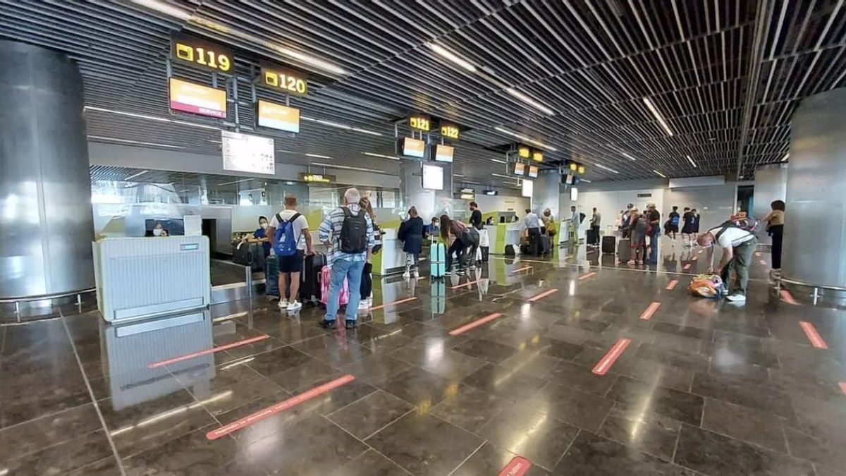 Imagen de archivo de pasajeros en el aeropuerto de Gran Canaria.
