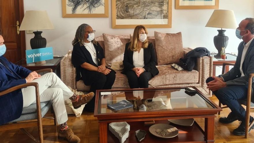 El Cabildo recibe la visita institucional de representantes diplomáticas de Reino Unido en Canarias