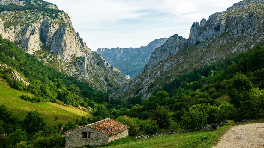 Dormir en Picos de Europa: tres refugios de montaña para vivir una noche entre cumbres