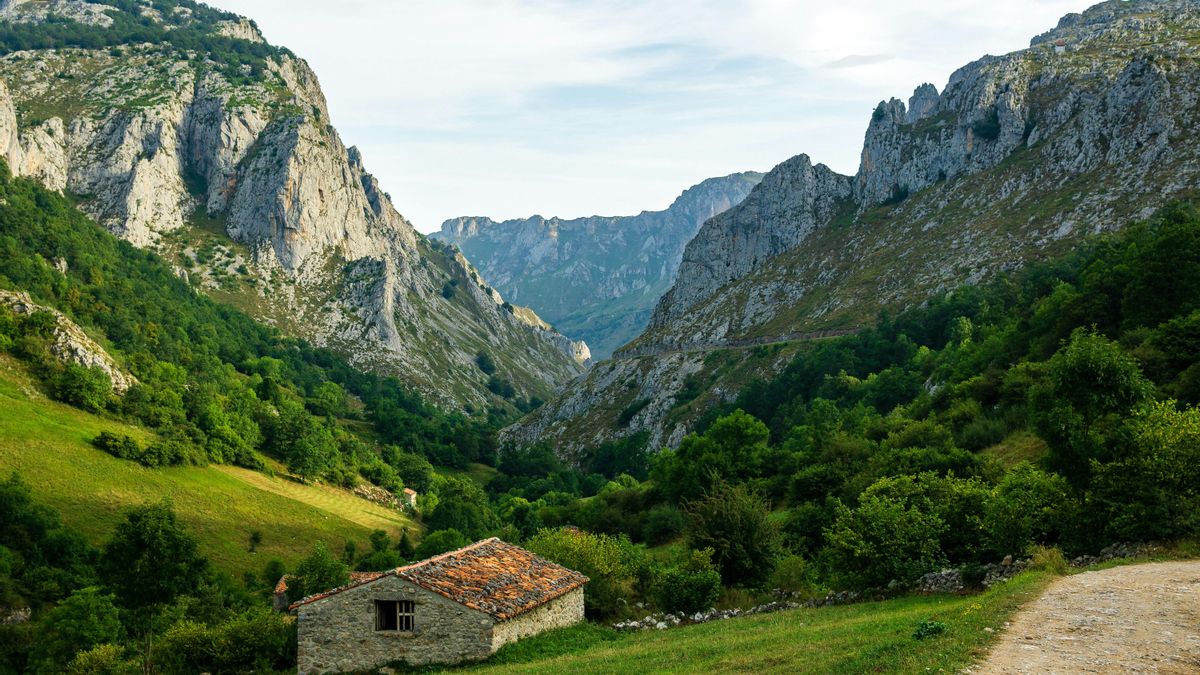 Dormir en Picos de Europa: tres refugios de montaña para vivir una noche entre cumbres