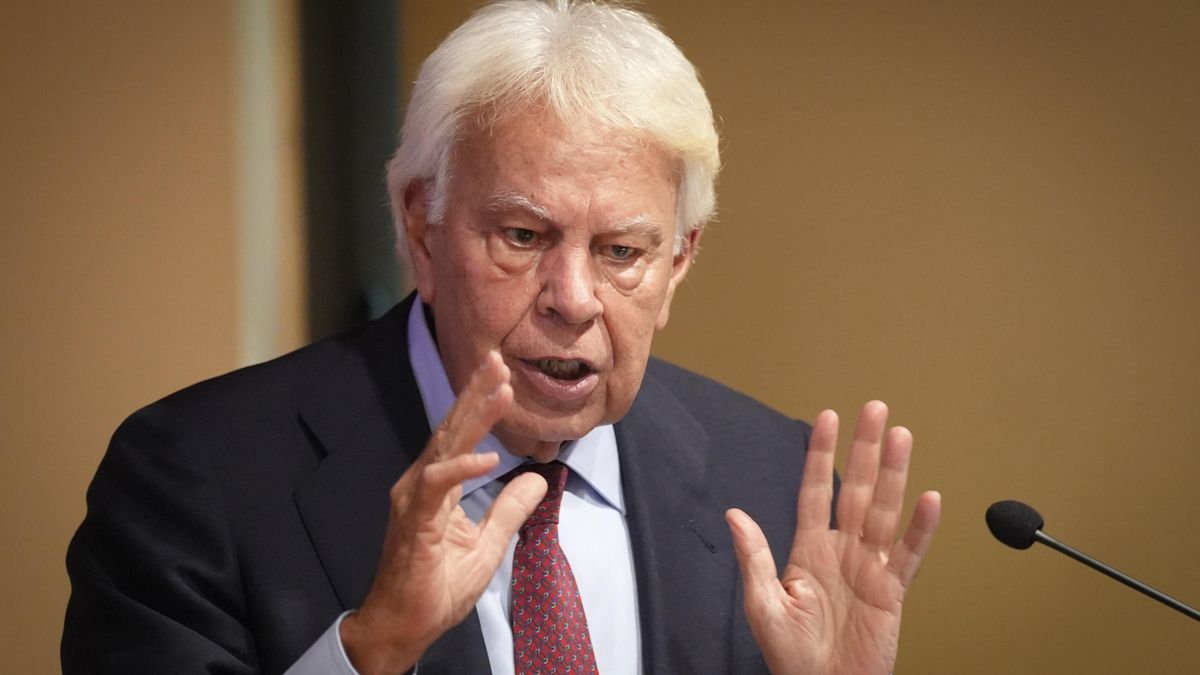 Archivo - El expresidente del Gobierno Felipe González durante su intervención en el acto. A 13 de junio de 2024, en Sevilla (Andalucía, España).