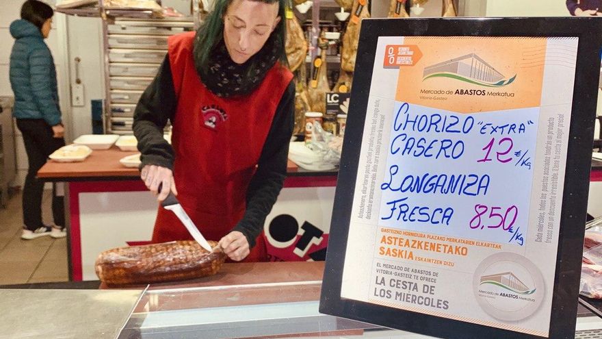 Los mercados vascos prueban un miércoles antiinflación con descuentos en productos básicos