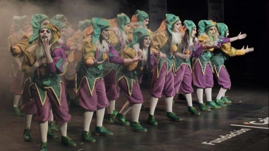 Una comparsa femenina denuncia la actitud machista de una chirigota en los pasillos del Falla: "Joé, no están buenas estas niñas, bof"