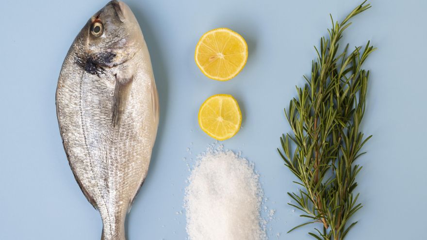 Esta receta se puede aromatizar con hierbas como el tomillo y el orégano o con rodajas de limón