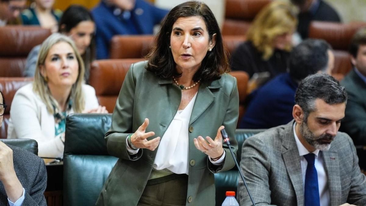 La consejera de Empleo, Empresa y Trabajo Autónomo, Rocío Blanco, durante su comparecencia en el Parlamento andaluz.