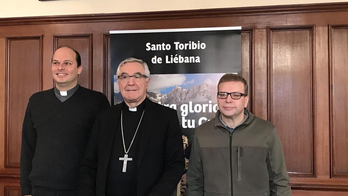 El obispo de Santander ha comparecido en rueda de prensa junto a dos diaconos para dar cuenta de la difícil situación.