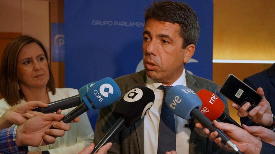 El líder del PP valenciano pide congelar el sueldo de Ximo Puig mientras cobra 10.000 euros más que él como jefe de la Diputación de Alicante