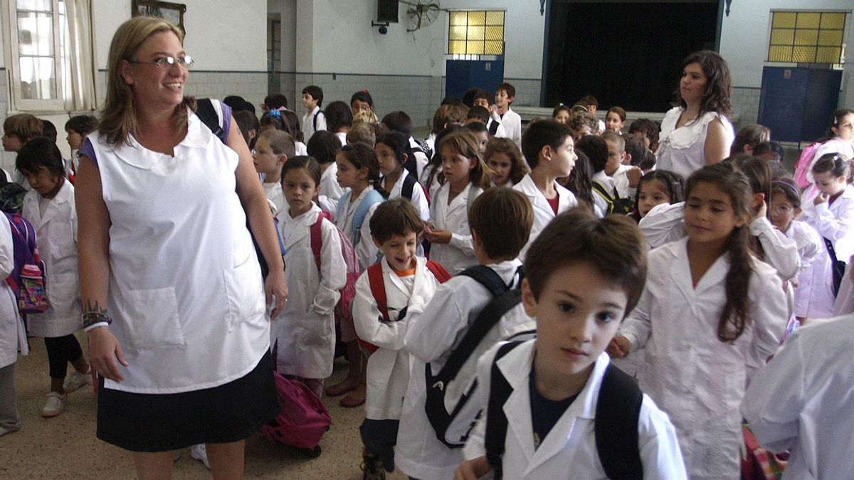 En Argentina, los alumnos pierden un mes de clases por año y el equivalente a un ciclo lectivo en toda la primaria