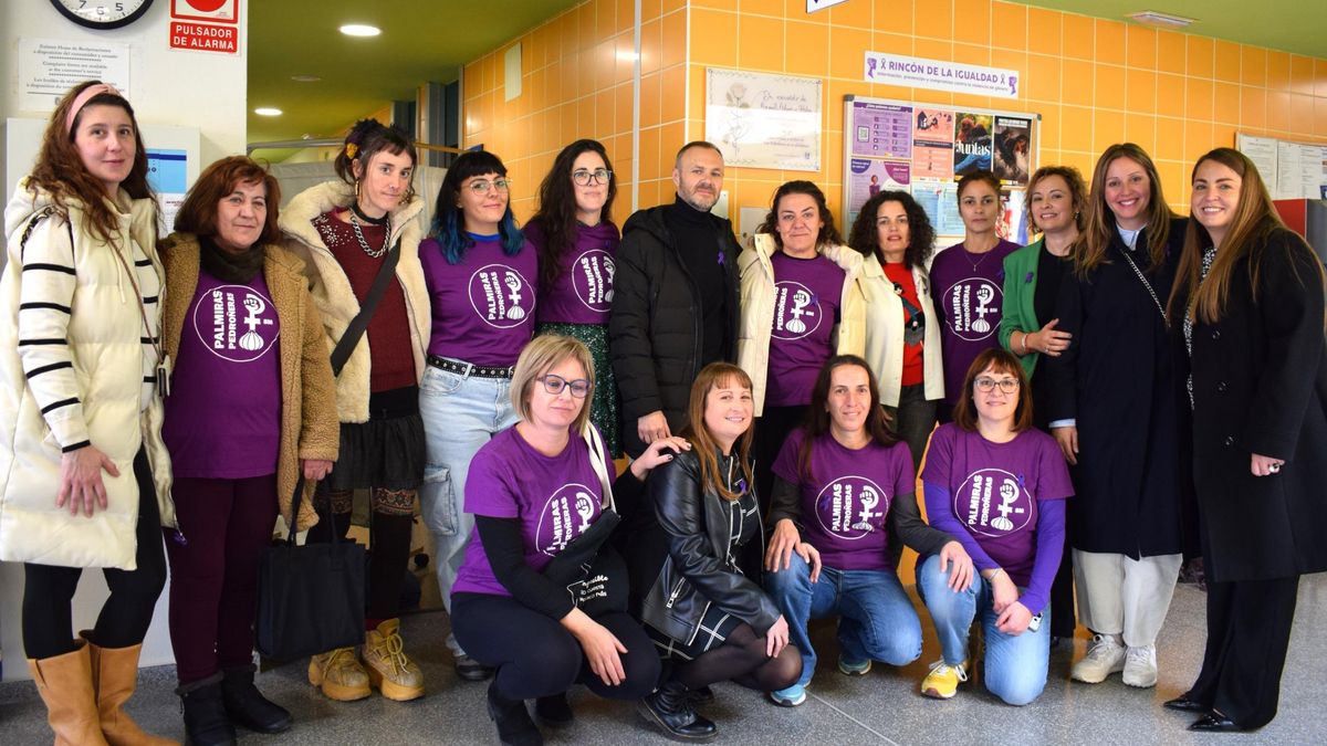 Una placa homenajea en Las Pedroñeras a Amal, Hiba y Adam, víctimas de violencia machista y violencia vicaria en 2024