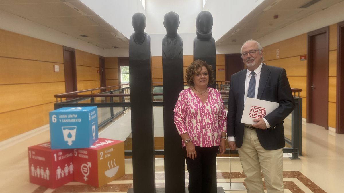 La vicerrectora María Ángeles Martínez recibe al concejal en el rectorado