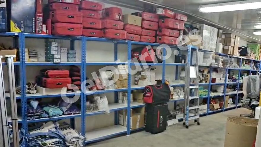 Interior de uno de los almacenes del CNIO precintado por la Policía.