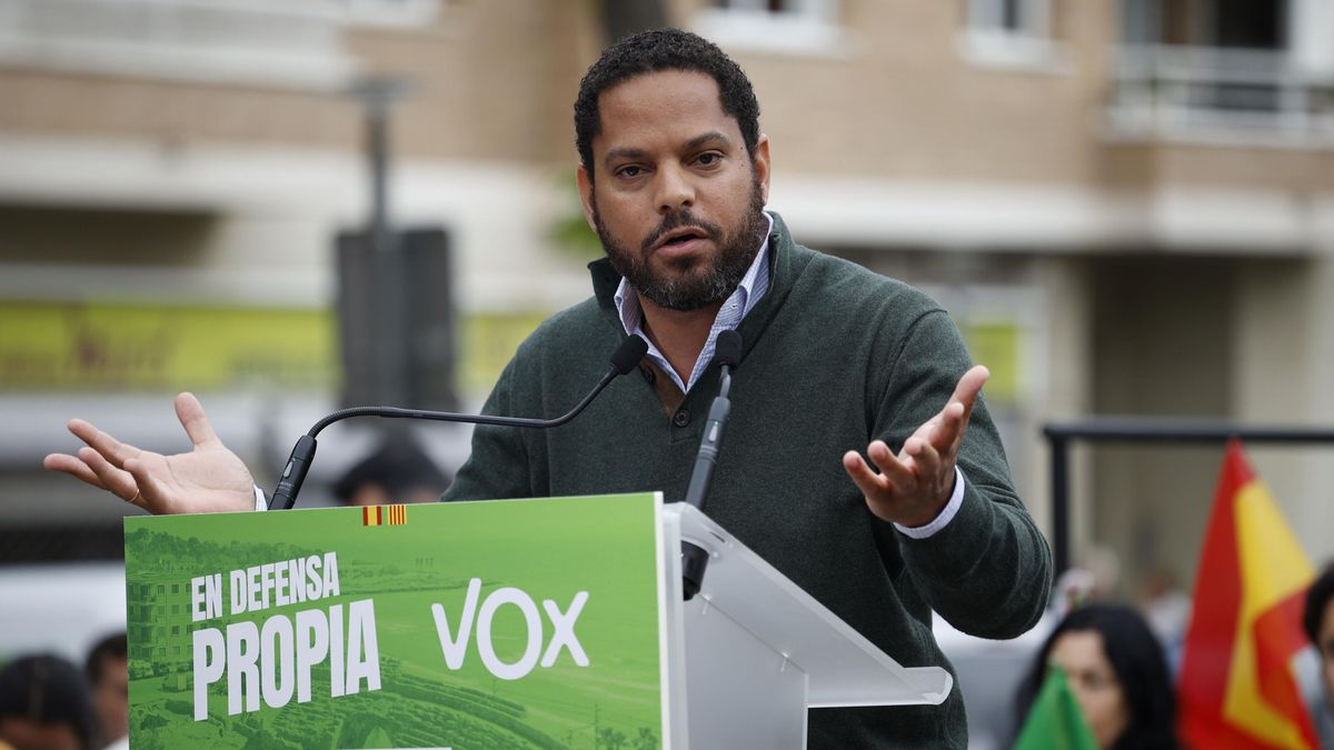 El secretario general y candidato de VOX a las elecciones catalanas del 12 de mayo, Ignacio Garriga, durante un mitin de VOX, en la plaza de la Constitución, a 28 de abril de 2024, en Tarragona, Catalunya (España). Este acto se enmarca como uno de los cel