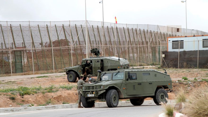 Despliegue del ejército en la valla de Melilla. EFE/Francisco García Guerrero/Archivo