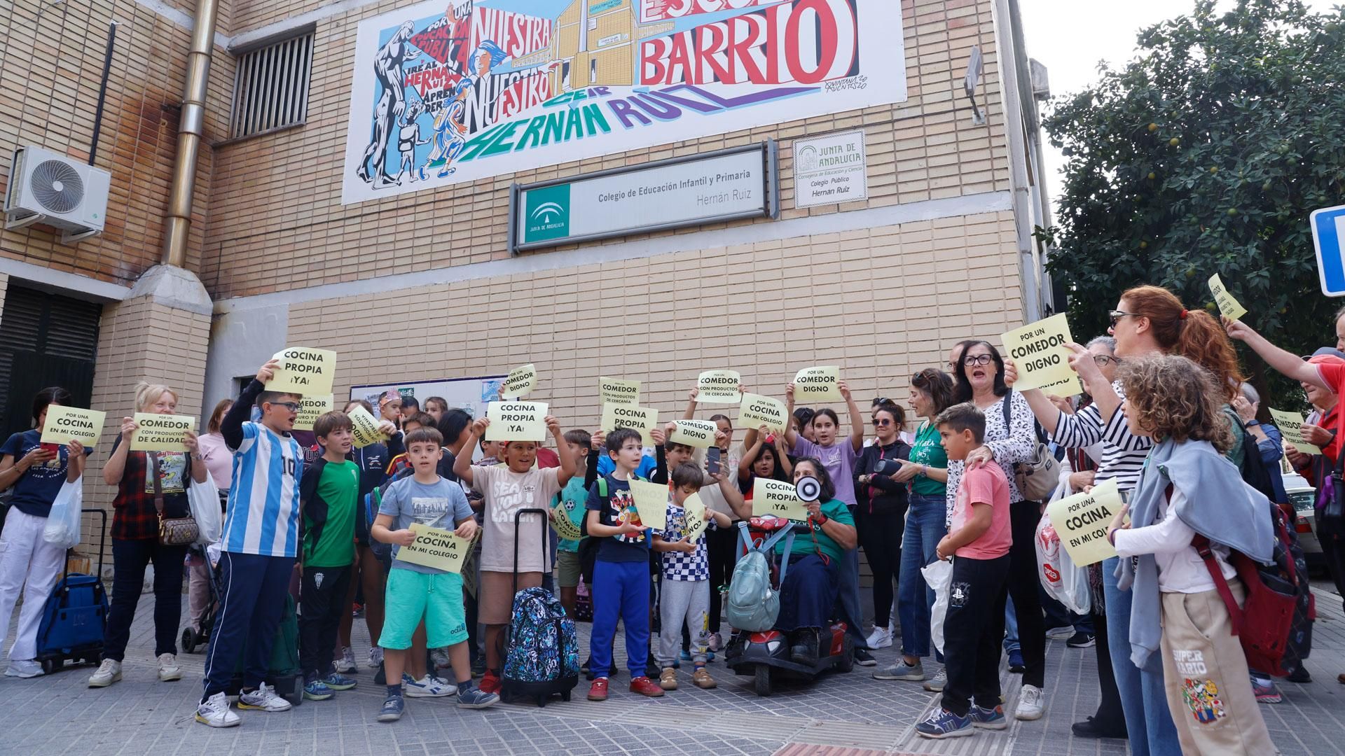 Protesta por el comedor en el Colegio Hernán Ruiz de Córdoba