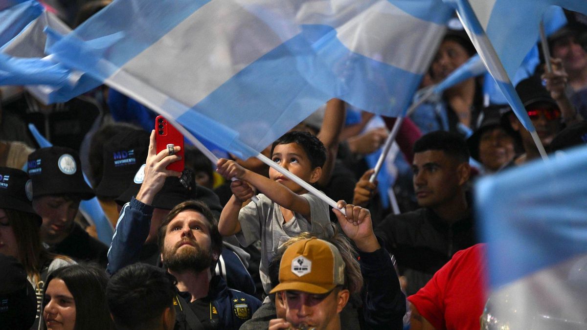 Las afueras del búnker platense de Fuerza Patria