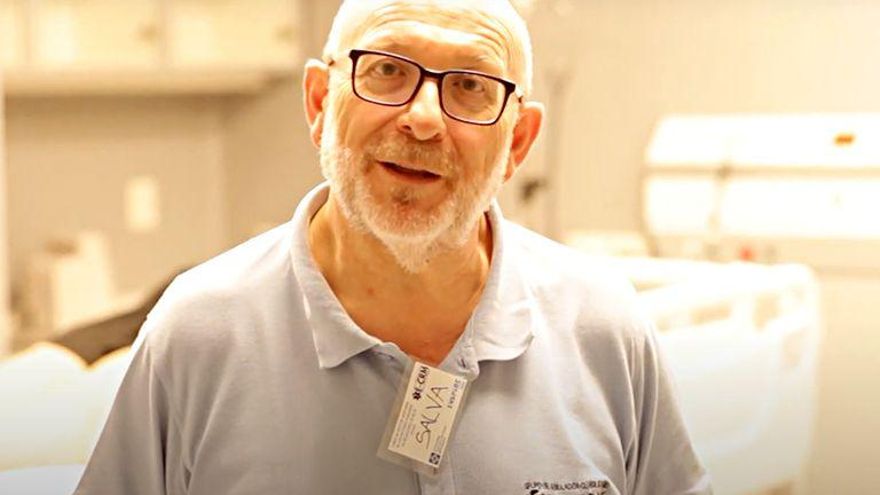 Salvador Espinosa, médico del SUMMA vacunado