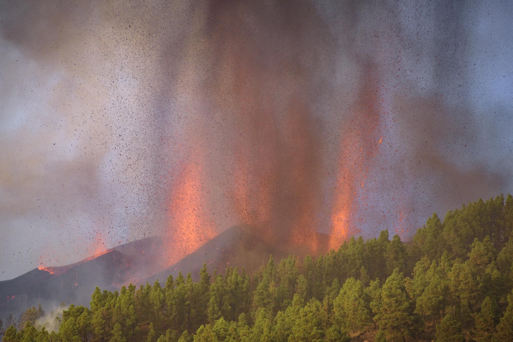 FOTOGALERÍA | Segundo día de erupción en La Palma