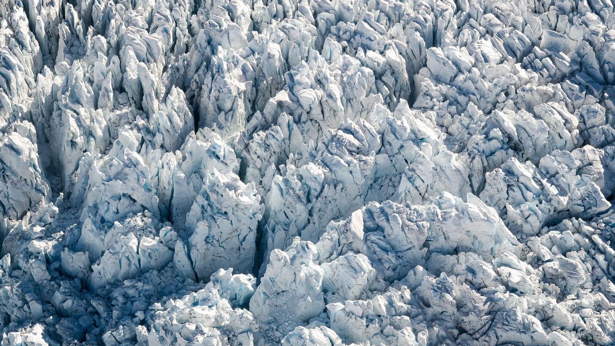 Con nombre de emperador, es considerado uno de los glaciares de más rápido movimiento del mundo y está en Nueva Zelanda